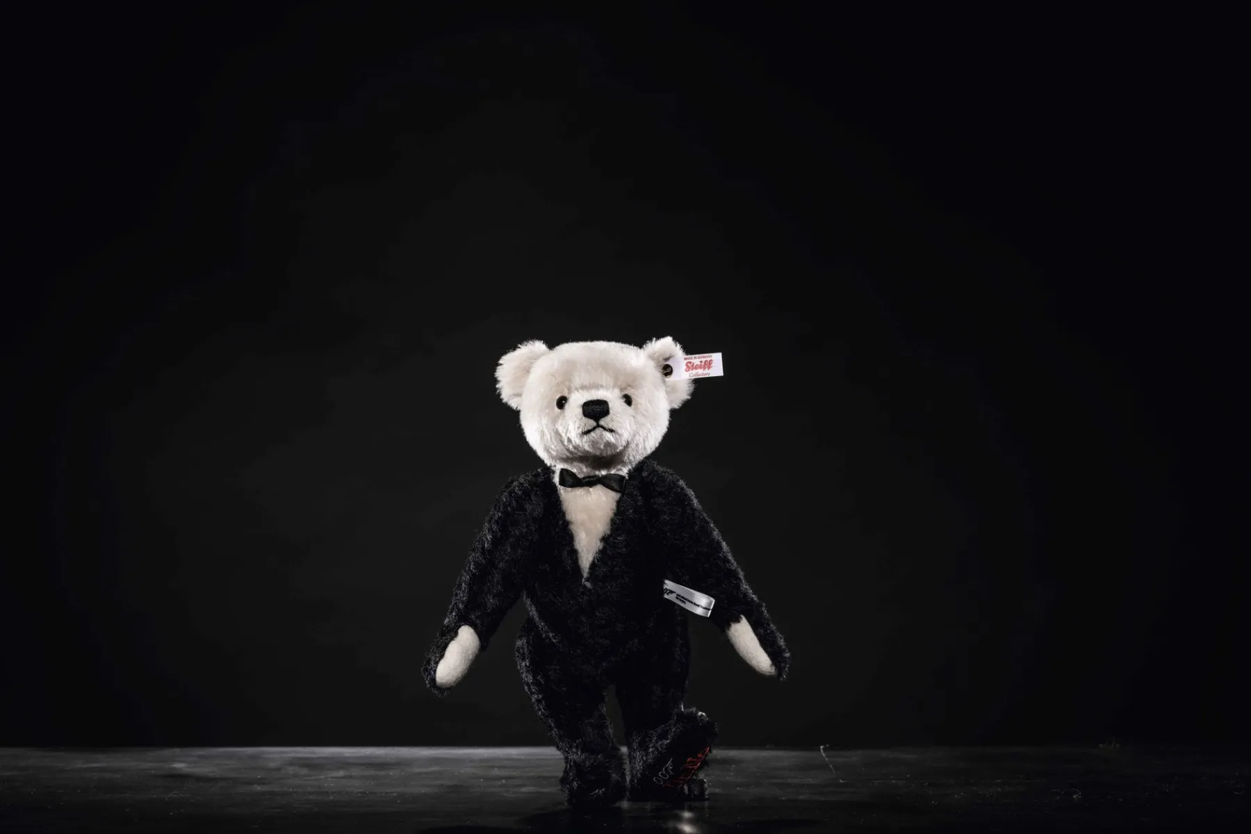 Steiff Édition Limitée*Ours Teddy James Bond Dr. No avec musique, 30 cm, noir